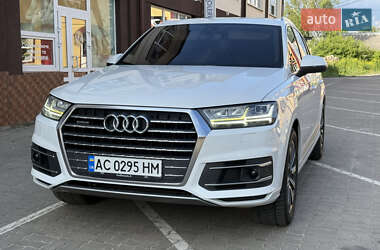 Позашляховик / Кросовер Audi Q7 2016 в 