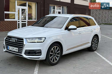 Позашляховик / Кросовер Audi Q7 2016 в 
