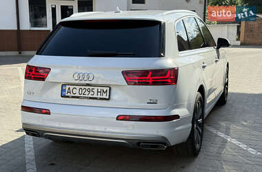 Позашляховик / Кросовер Audi Q7 2016 в 