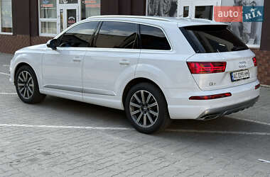 Позашляховик / Кросовер Audi Q7 2016 в 