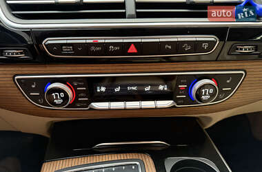 Позашляховик / Кросовер Audi Q7 2016 в 