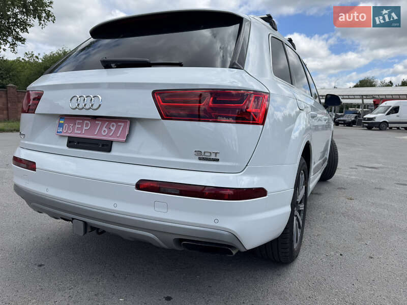 Позашляховик / Кросовер Audi Q7 2017 в Рівному