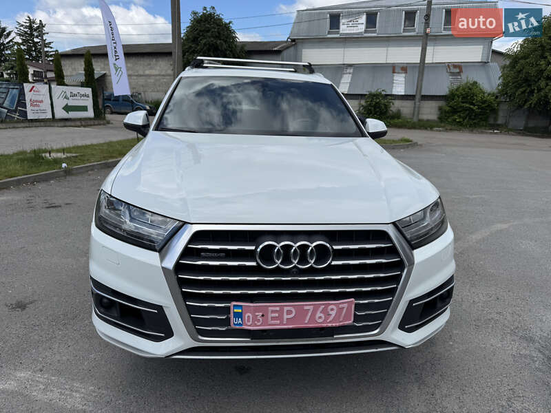 Позашляховик / Кросовер Audi Q7 2017 в Рівному