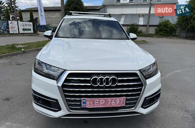 Внедорожник / Кроссовер Audi Q7 2017 в 
