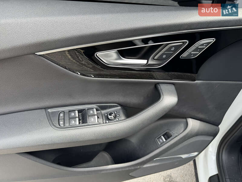 Позашляховик / Кросовер Audi Q7 2017 в Рівному
