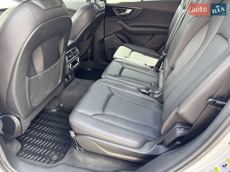 Позашляховик / Кросовер Audi Q7 2017 в Рівному