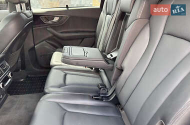 Внедорожник / Кроссовер Audi Q7 2017 в 