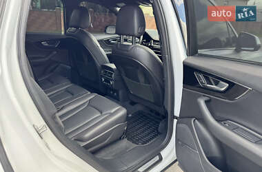 Внедорожник / Кроссовер Audi Q7 2017 в 