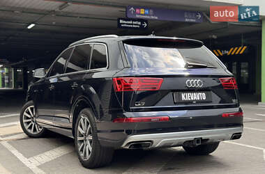 Внедорожник / Кроссовер Audi Q7 2016 в 