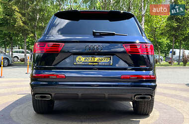 Внедорожник / Кроссовер Audi Q7 2015 в 