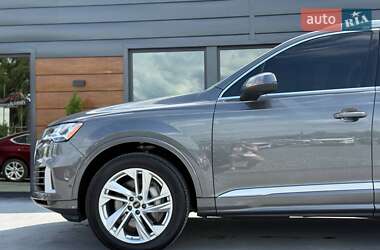 Внедорожник / Кроссовер Audi Q7 2022 в 