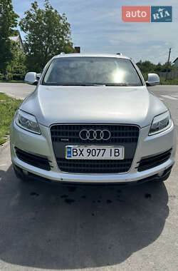 Позашляховик / Кросовер Audi Q7 2007 в 