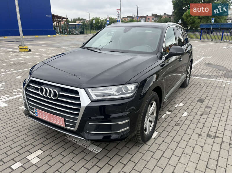 Внедорожник / Кроссовер Audi Q7 2017 в 