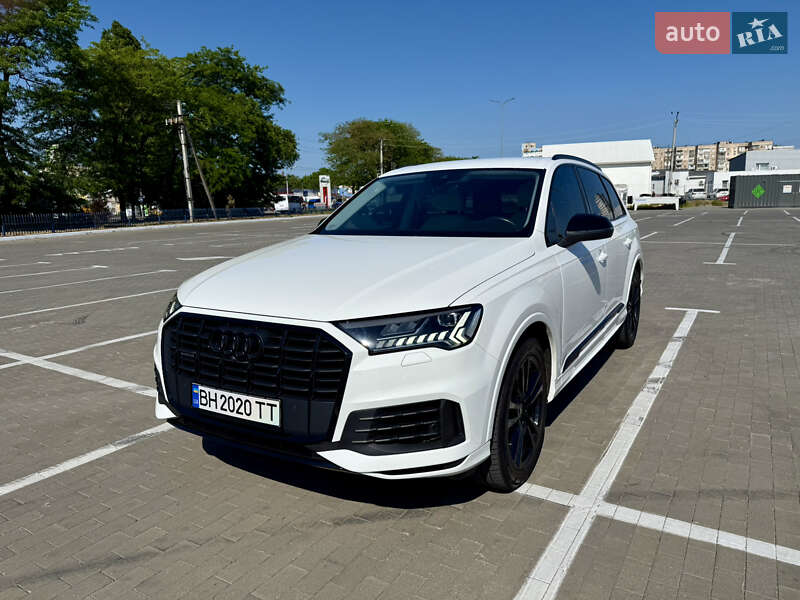 Позашляховик / Кросовер Audi Q7 2020 в 