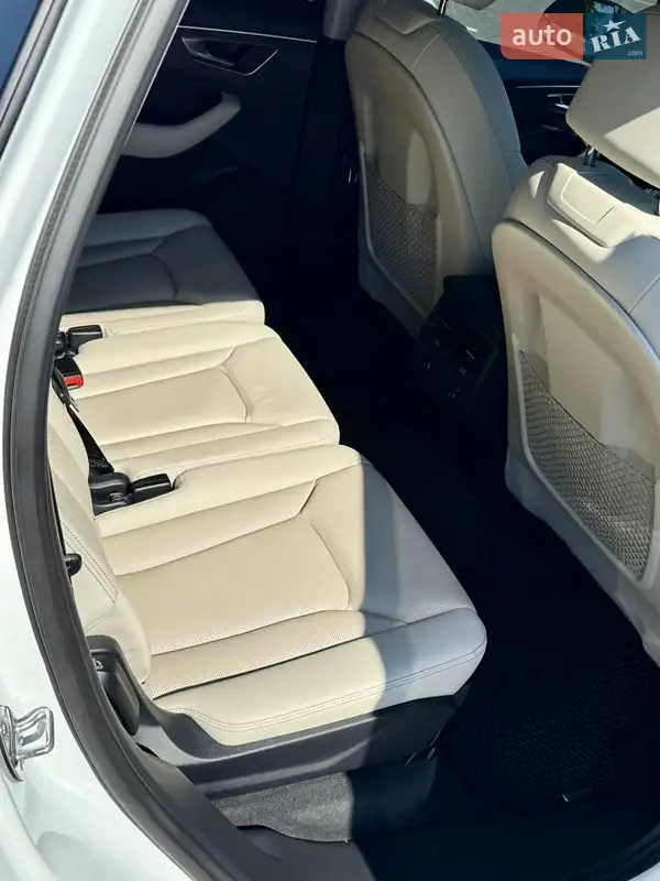 Audi Q7 2020 VIN WAUZZZ4M8MD008082 фото оголошення 12 з 49