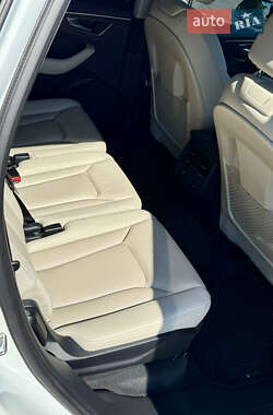 Позашляховик / Кросовер Audi Q7 2020 в 