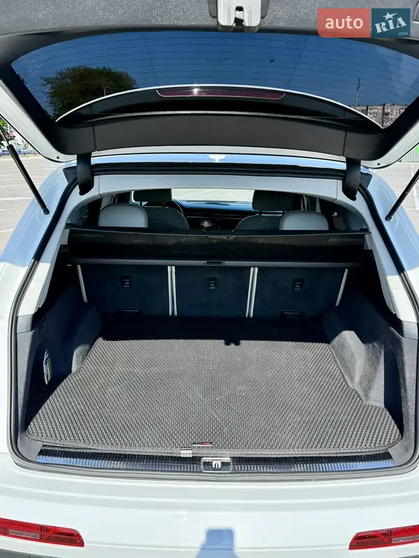 Audi Q7 2020 VIN WAUZZZ4M8MD008082 фото оголошення 17 з 49
