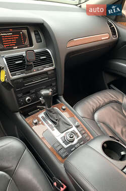 Внедорожник / Кроссовер Audi Q7 2011 в 