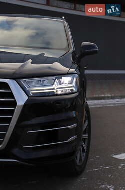 Позашляховик / Кросовер Audi Q7 2017 в 