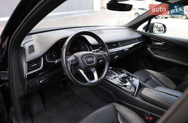 Позашляховик / Кросовер Audi Q7 2017 в 