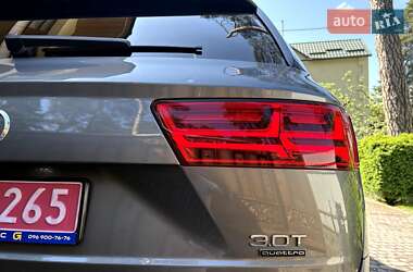 Внедорожник / Кроссовер Audi Q7 2017 в 
