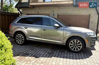 Внедорожник / Кроссовер Audi Q7 2017 в 