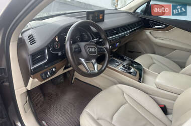Внедорожник / Кроссовер Audi Q7 2015 в 