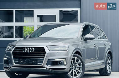 Внедорожник / Кроссовер Audi Q7 2016 в 