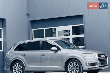 Внедорожник / Кроссовер Audi Q7 2016 в 