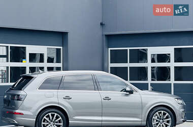 Внедорожник / Кроссовер Audi Q7 2016 в 