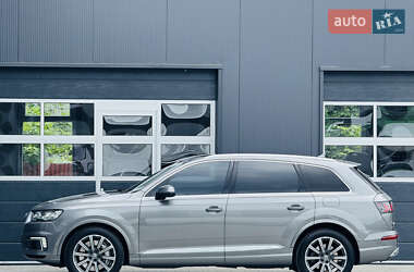 Внедорожник / Кроссовер Audi Q7 2016 в 