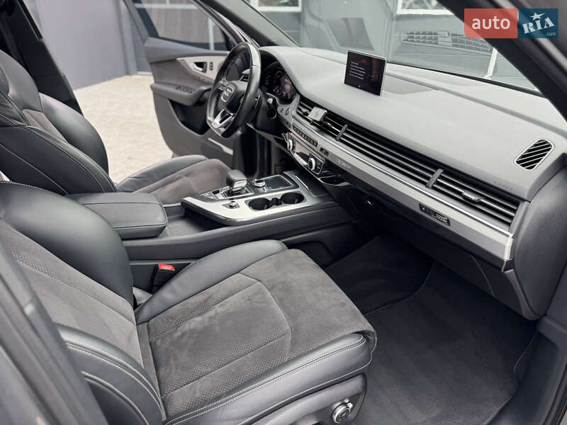 Внедорожник / Кроссовер Audi Q7 2016 в Мукачево
