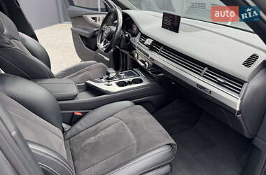 Внедорожник / Кроссовер Audi Q7 2016 в 