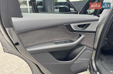 Внедорожник / Кроссовер Audi Q7 2016 в 