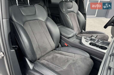 Внедорожник / Кроссовер Audi Q7 2016 в 