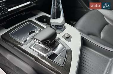 Внедорожник / Кроссовер Audi Q7 2016 в 