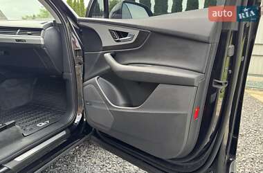 Внедорожник / Кроссовер Audi Q7 2016 в 