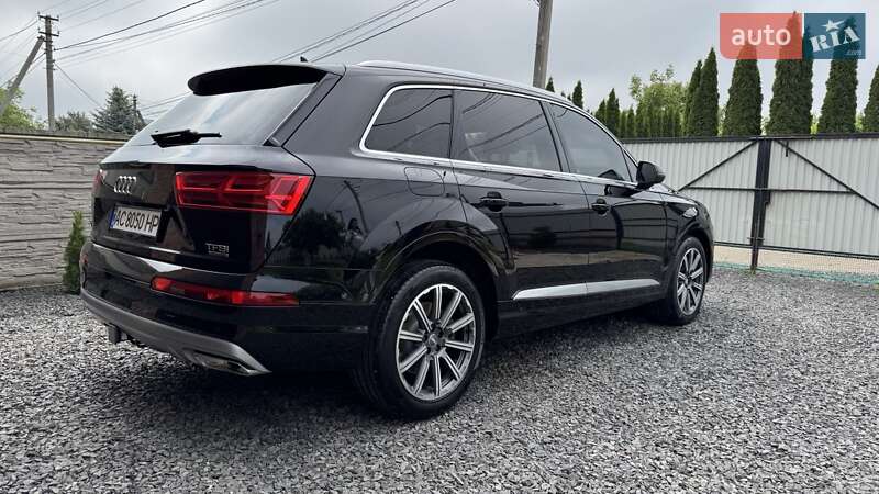 Позашляховик / Кросовер Audi Q7 2016 в Нововолинську