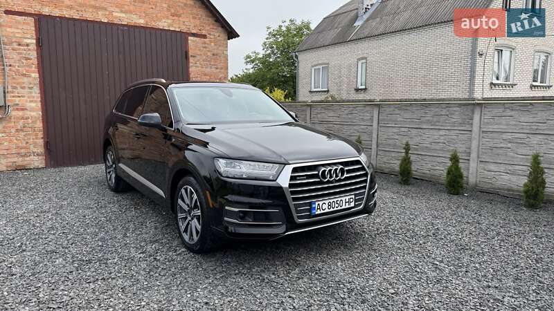 Внедорожник / Кроссовер Audi Q7 2016 в 