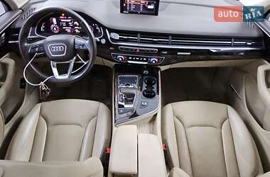 Позашляховик / Кросовер Audi Q7 2018 в 