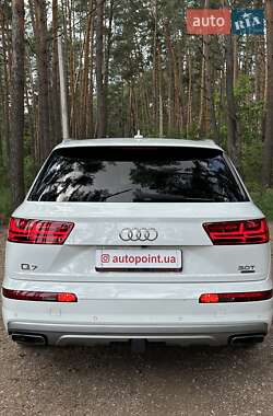 Внедорожник / Кроссовер Audi Q7 2016 в 