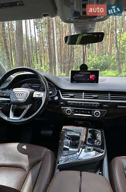 Внедорожник / Кроссовер Audi Q7 2016 в 