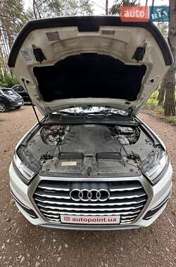 Внедорожник / Кроссовер Audi Q7 2016 в 