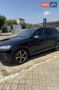 Внедорожник / Кроссовер Audi Q7 2016 в 