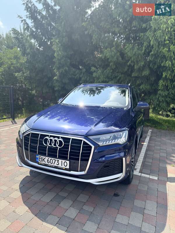 Внедорожник / Кроссовер Audi Q7 2021 в 
