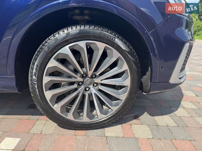 Внедорожник / Кроссовер Audi Q7 2021 в Ровно