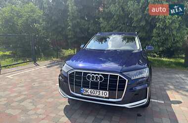 Внедорожник / Кроссовер Audi Q7 2021 в 
