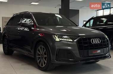 Внедорожник / Кроссовер Audi Q7 2021 в 