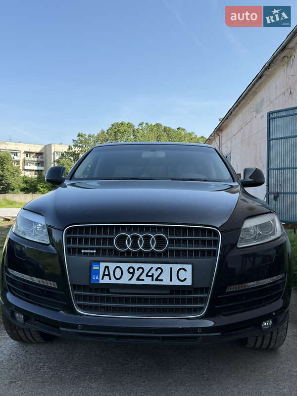 Позашляховик / Кросовер Audi Q7 2009 в Ужгороді