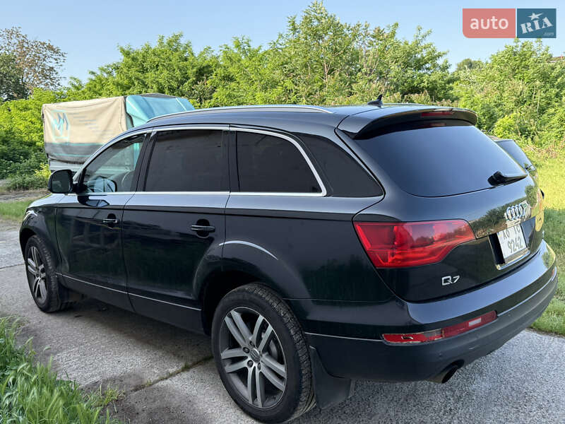Позашляховик / Кросовер Audi Q7 2009 в Ужгороді